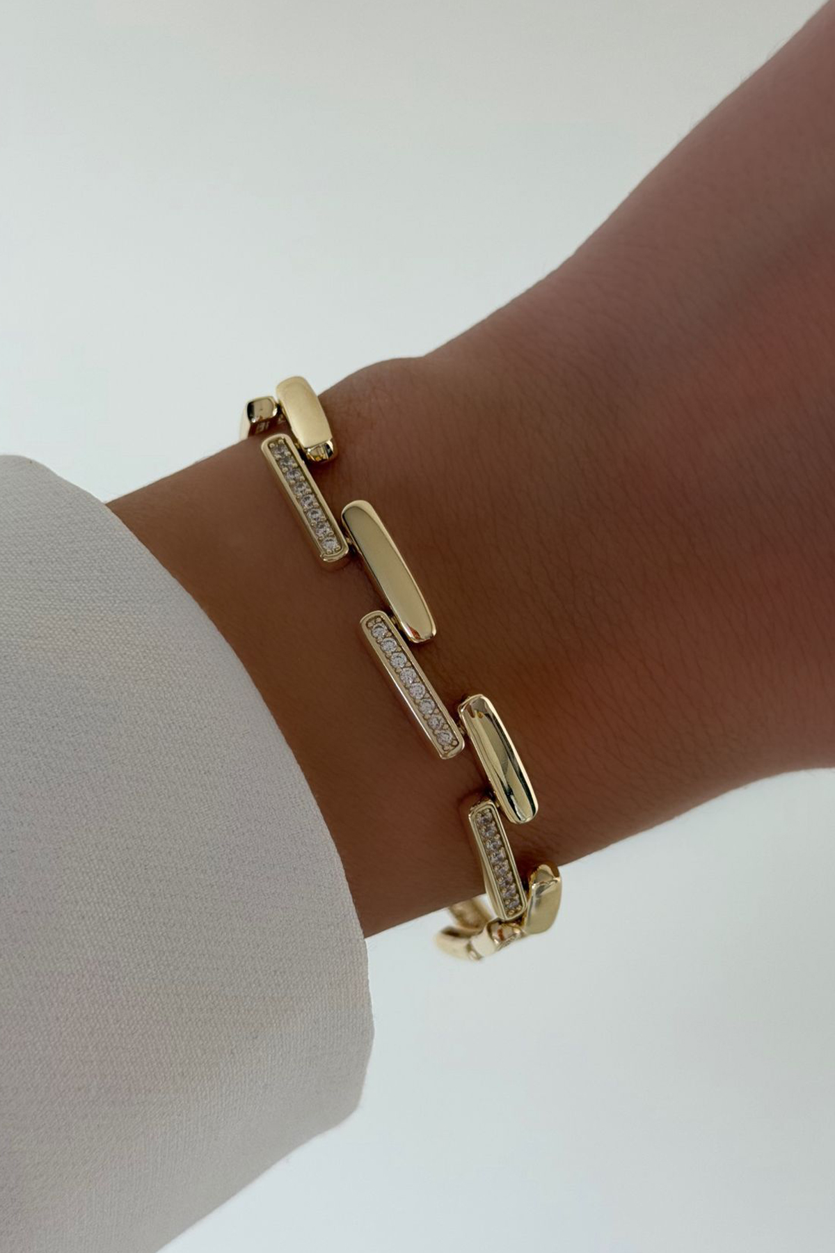 Düz Çizgi Taş Detaylı Gold Bileklik