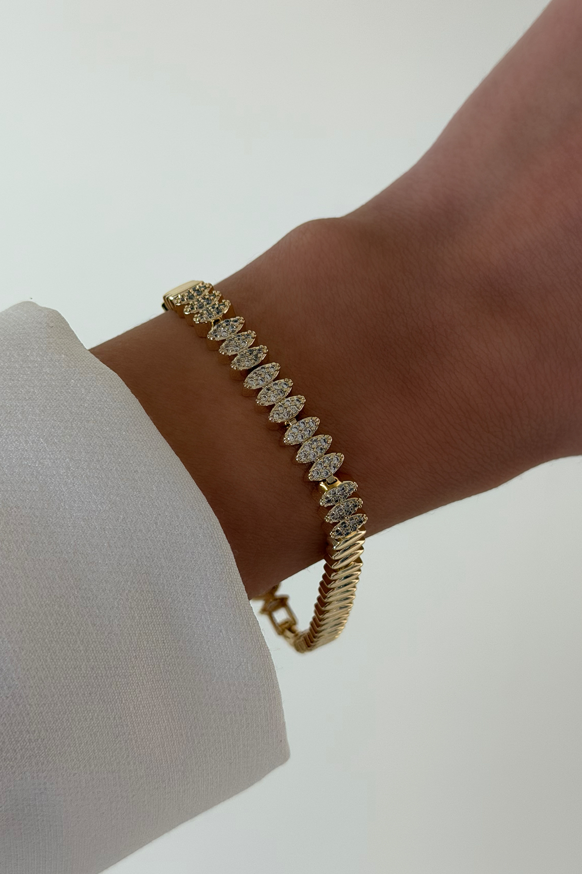 İnce Elips Model Taşlı Gold Bileklik