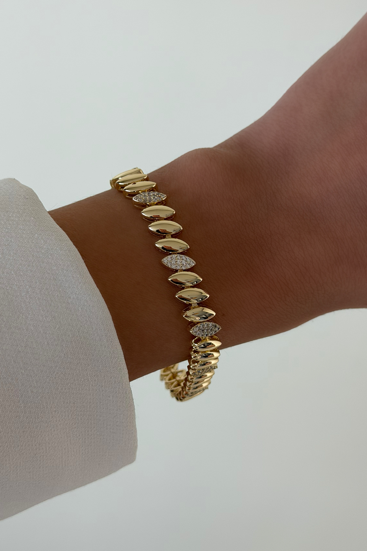 Yatay Elips Model Taşlı Gold Bileklik