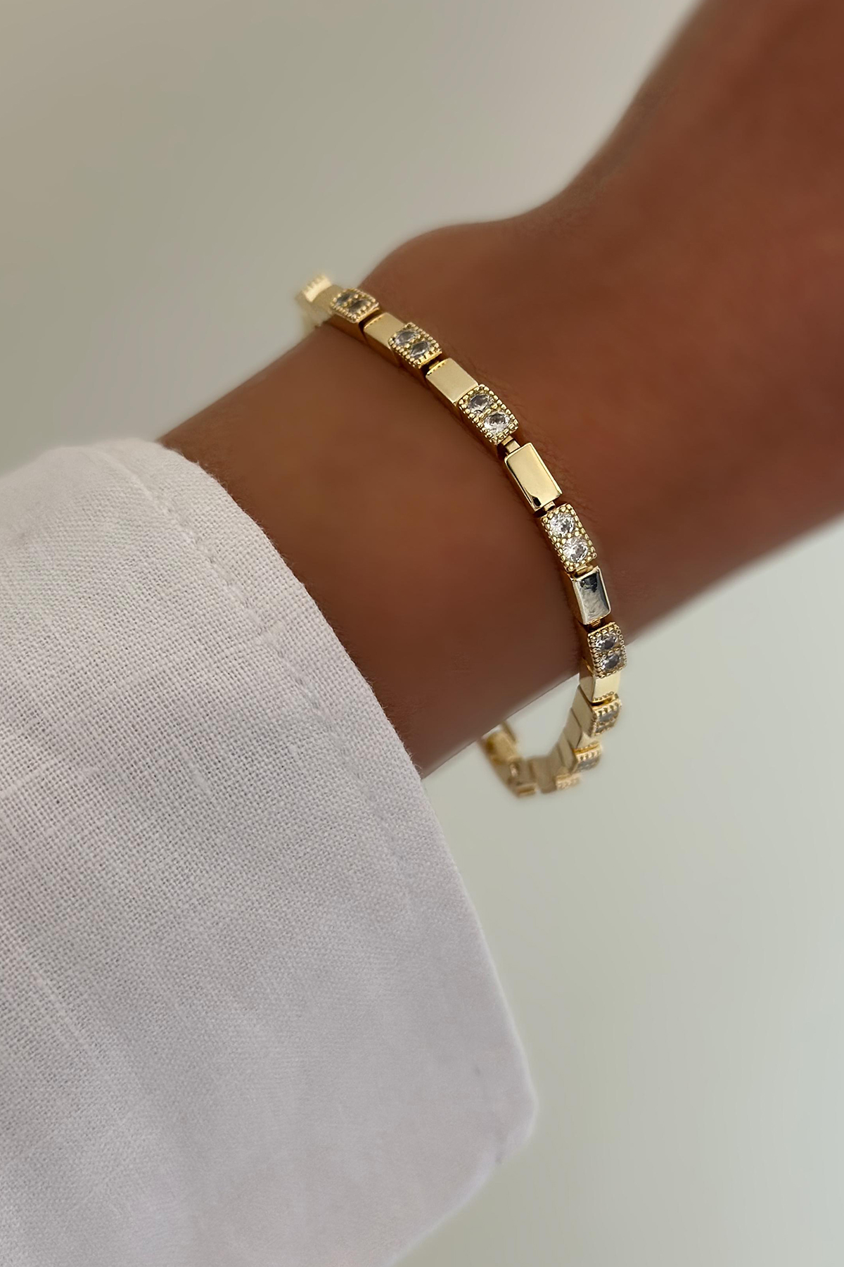 Aurora Taş Detaylı Işıltılı Gold Bileklik