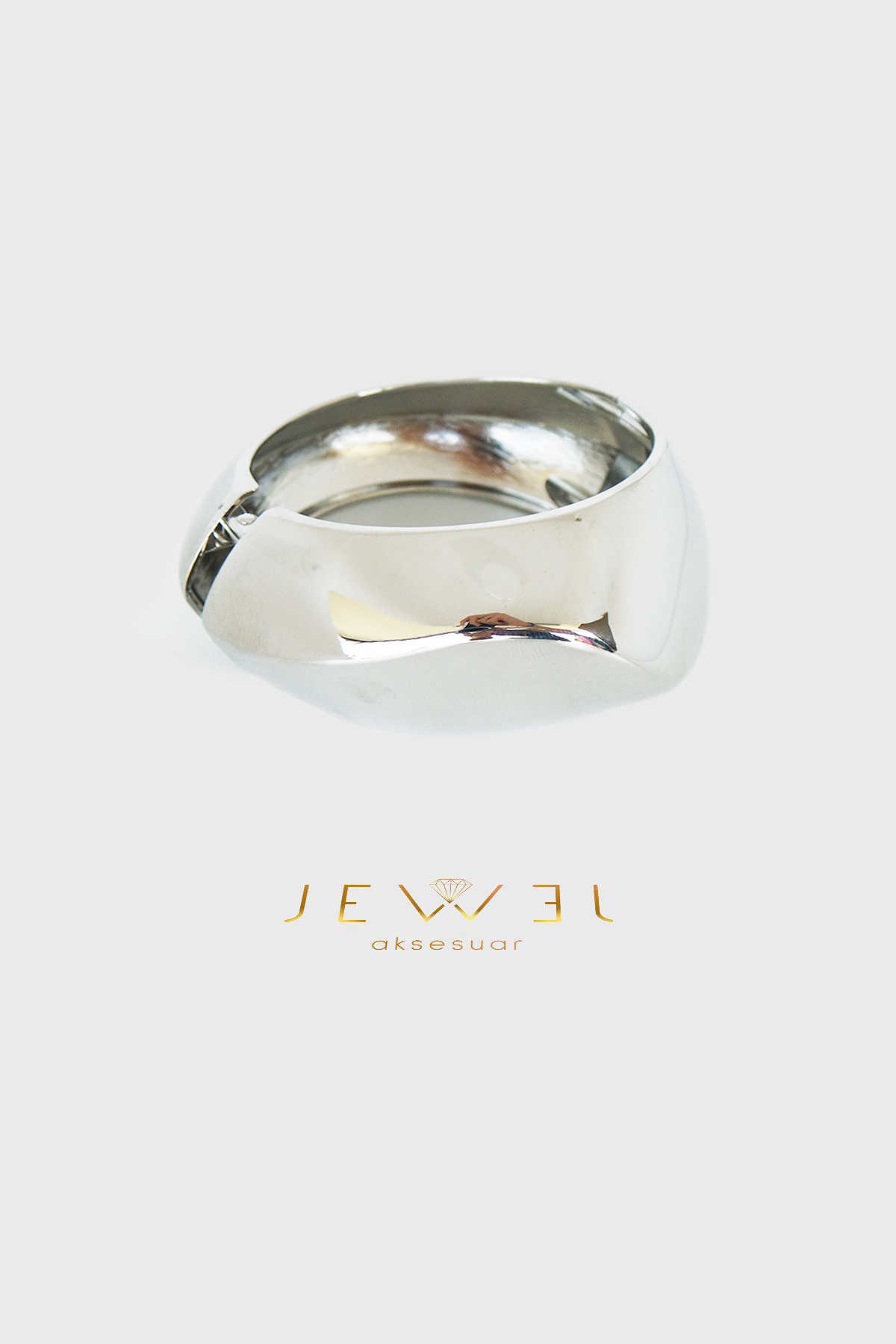 Lorya Bombeli Sade Detaylı Silver Kelepçe